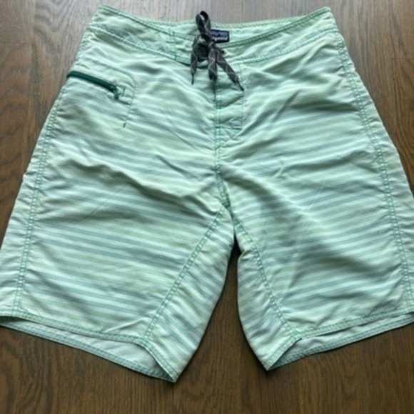 Patagonia Other - Patagonia Men's Wavefarer Board Shorts - 21" green size 31 E swimsuit surfing